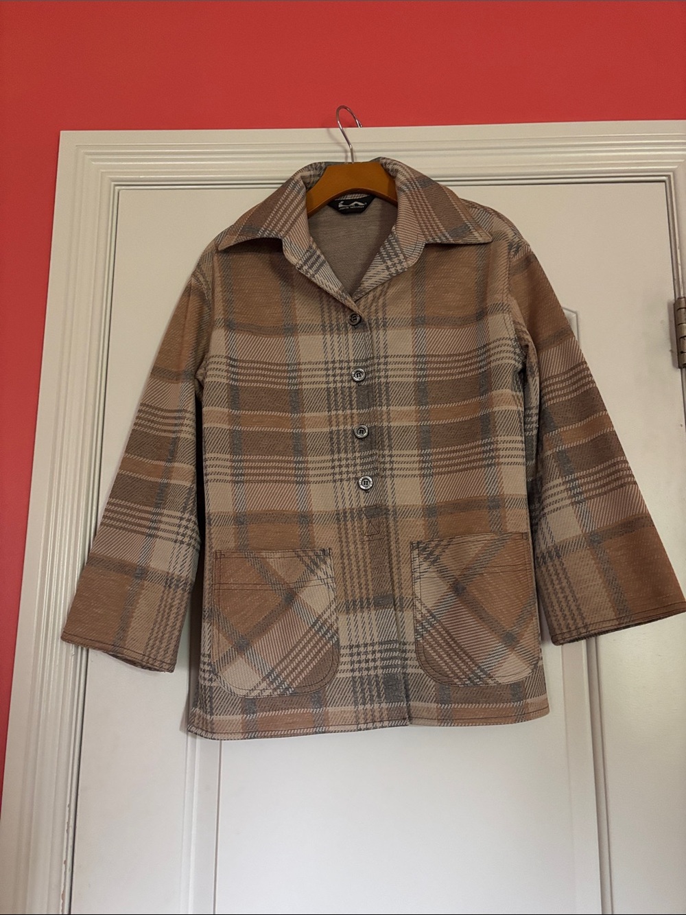 JACK WINTER Plaid Button-Up Jacket in Brown and Cream. Vintage. Size Medium